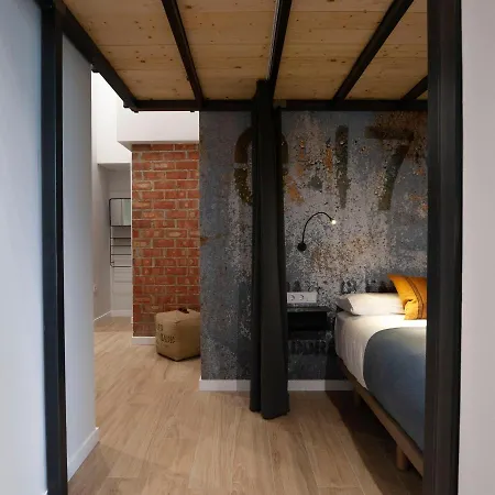 Loft Con Caracter En Valencia. דירה